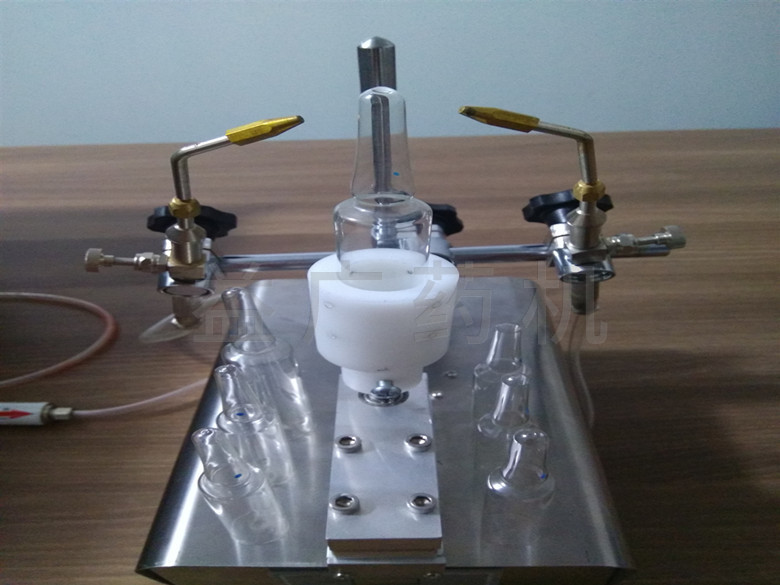 轉(zhuǎn)瓶式熔封機模具調(diào)節(jié) 轉(zhuǎn)瓶式熔封機模具調(diào)節(jié)